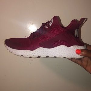 maroon Nike air huarache